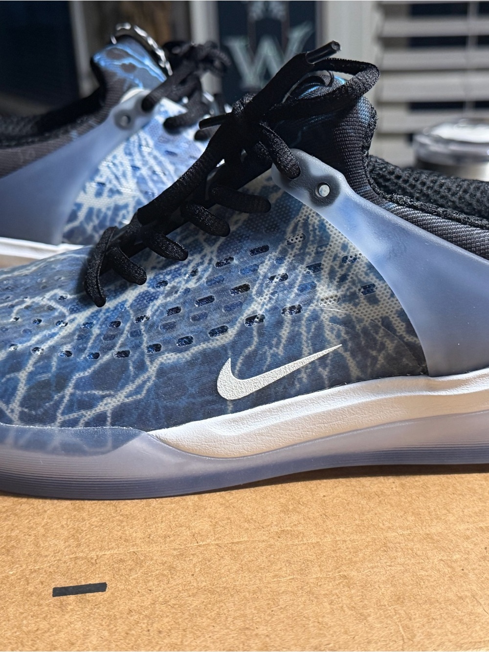 Nike Men’s Blue Patterned Low-Top Sneakers with Black Accents